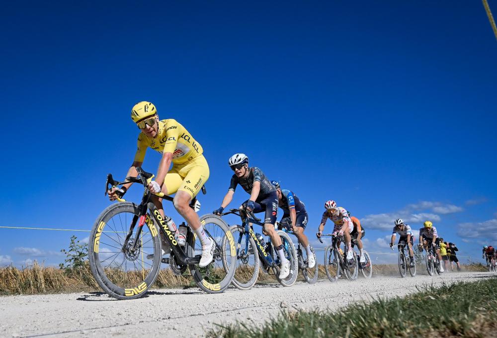 Tour de France - tappa 9:  stelle nella polvere