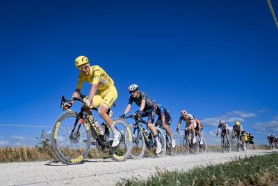 Tour de France - tappa 9:  stelle nella polvere